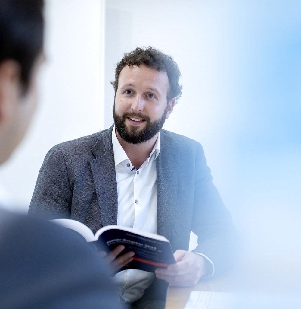 Herr Nothen bei einer Besprechung